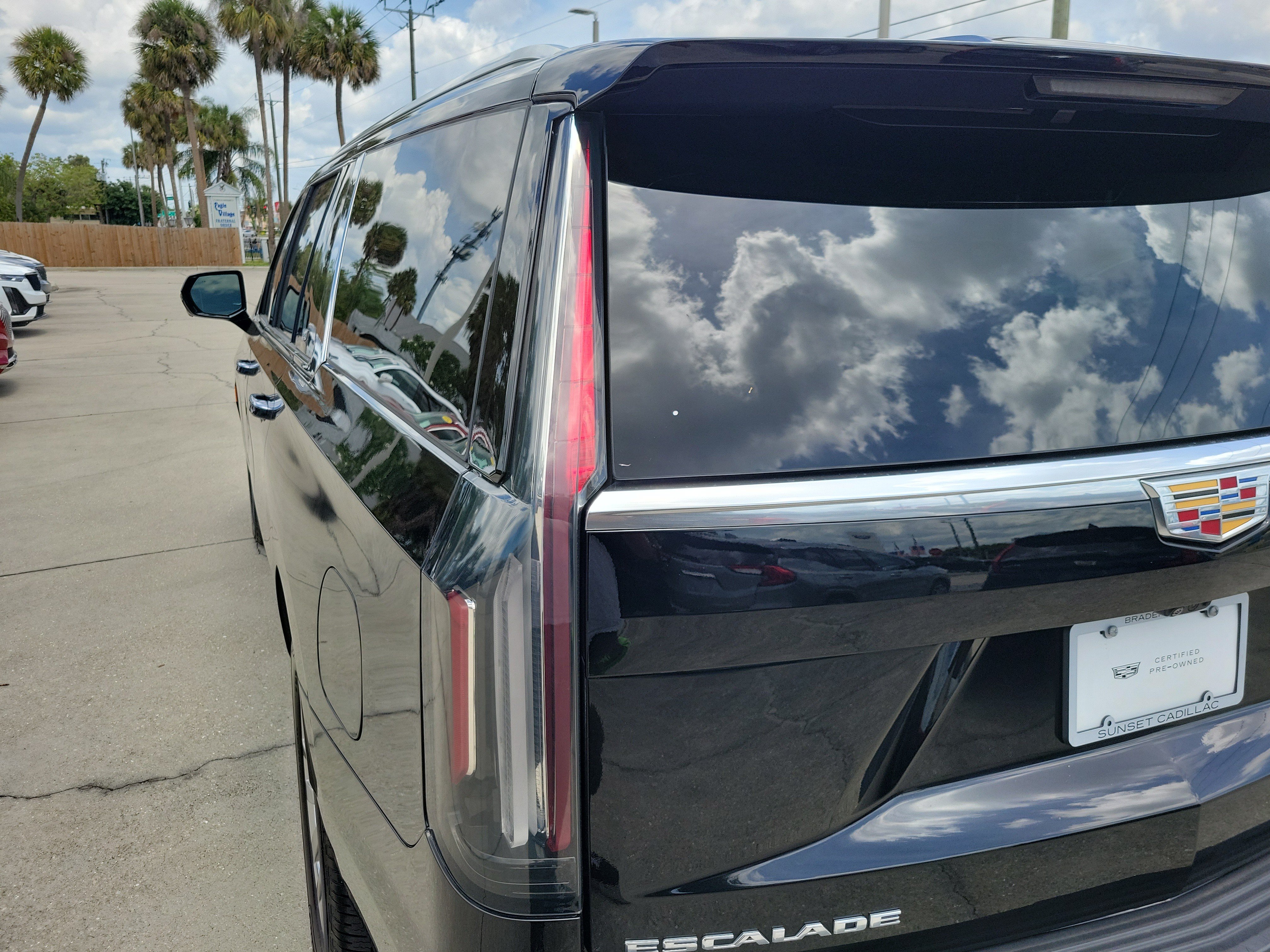 Certified 2024 Cadillac Escalade ESV Premium Luxury Platinum AWD/4WD image 10