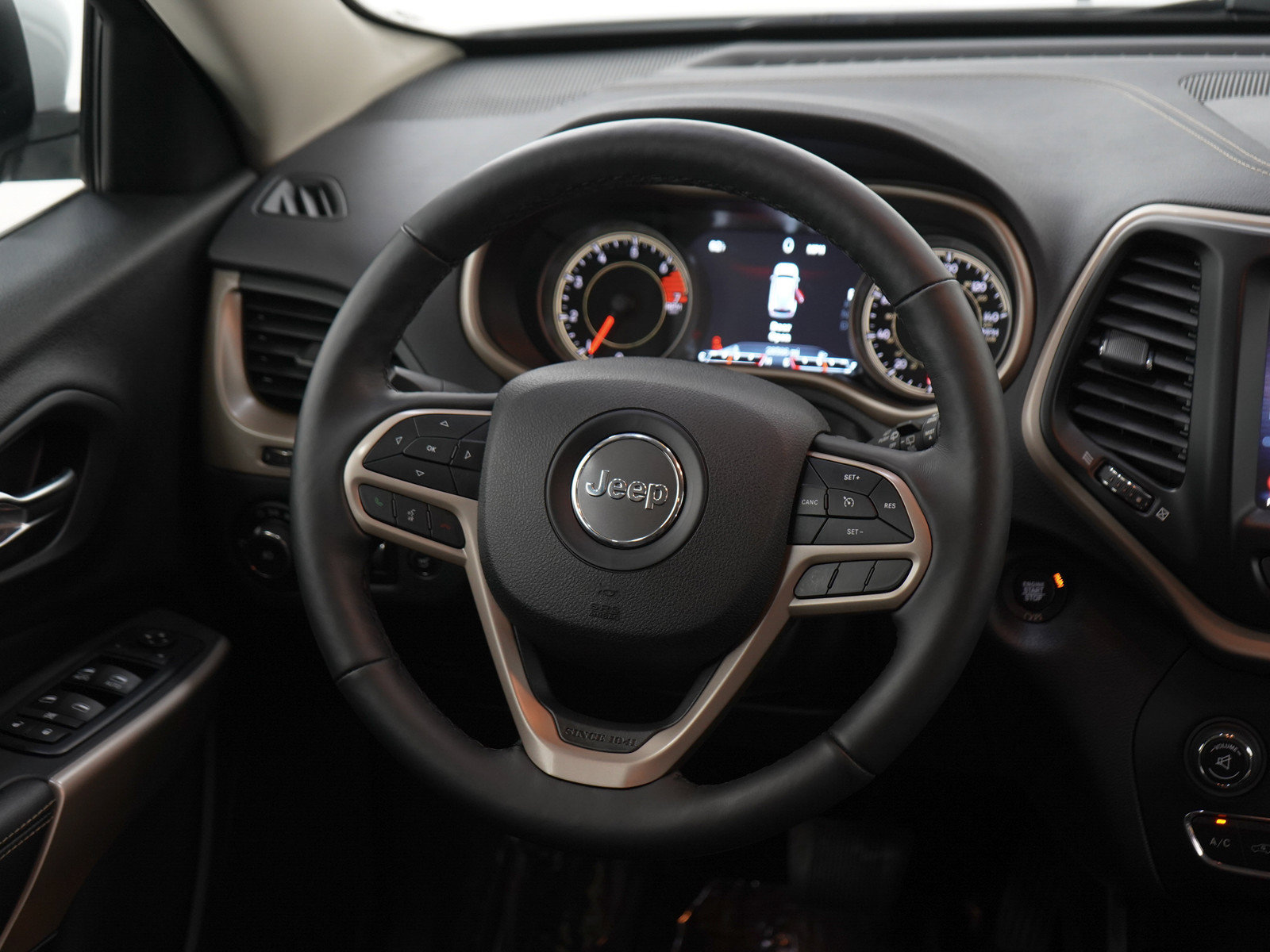 Used 2018 Jeep Cherokee Limited AWD/4WD image 14