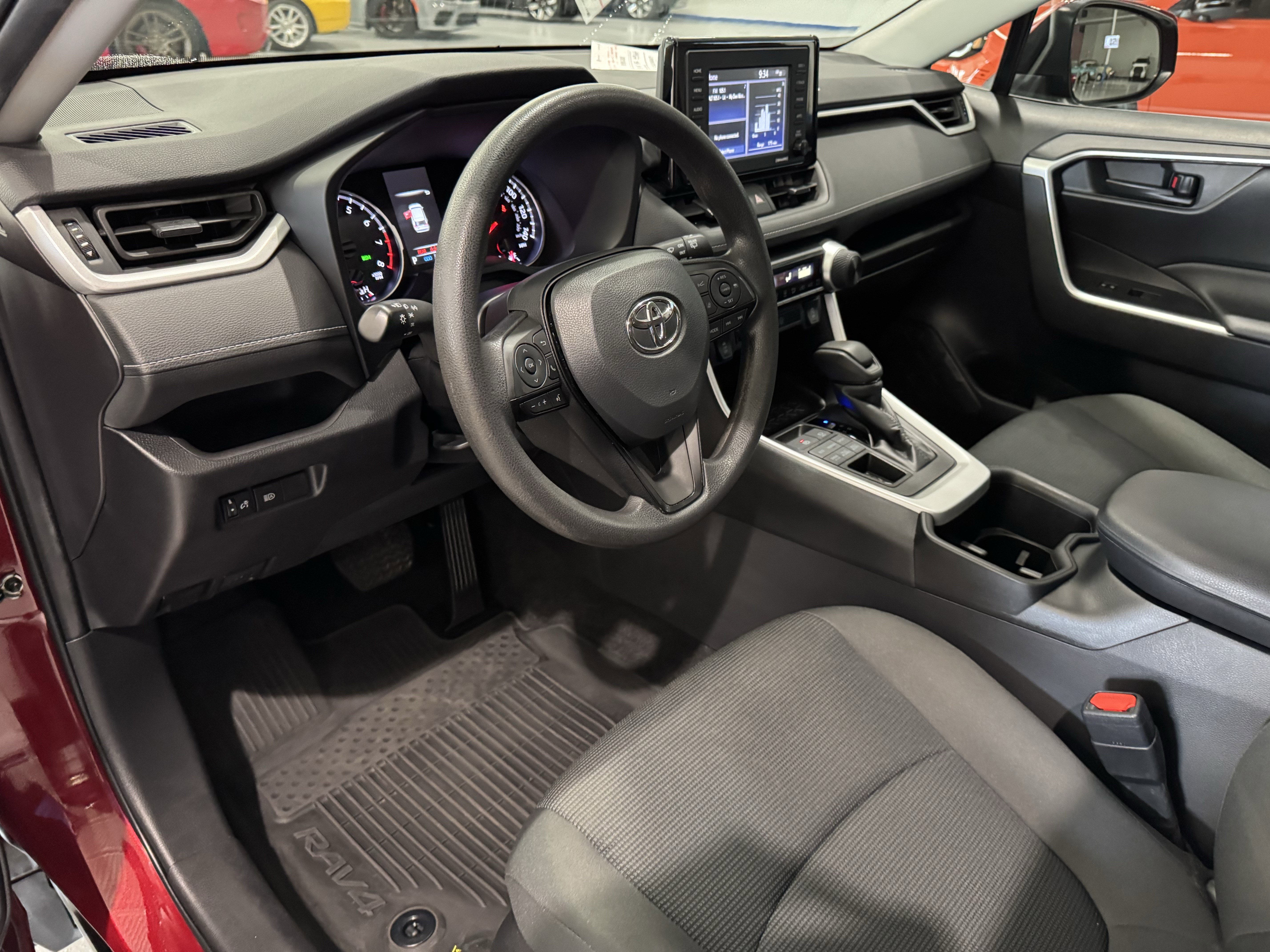 Used 2022 Toyota RAV4 LE image 27