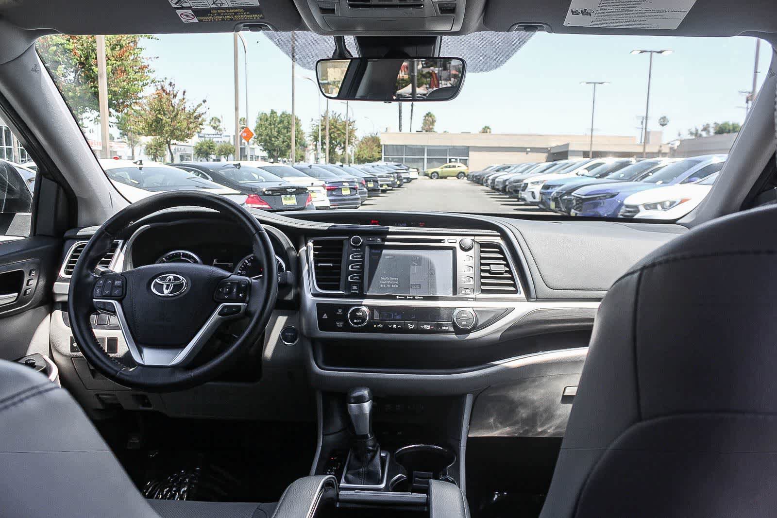 Used 2017 Toyota Highlander Limited AWD/4WD image 16