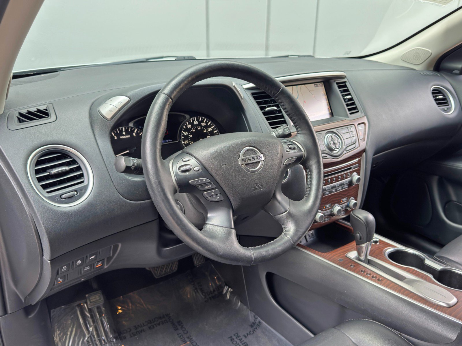 Used 2020 Nissan Pathfinder Platinum FWD image 13
