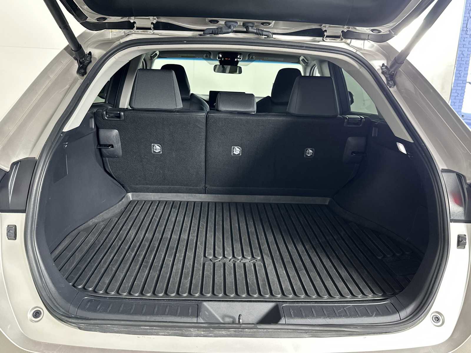 Used 2024 Toyota Venza LE AWD/4WD image 25