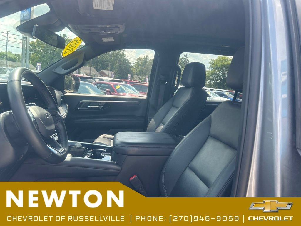Used 2025 Chevrolet Suburban Z71 w/ Comfort Package AWD/4WD image 4