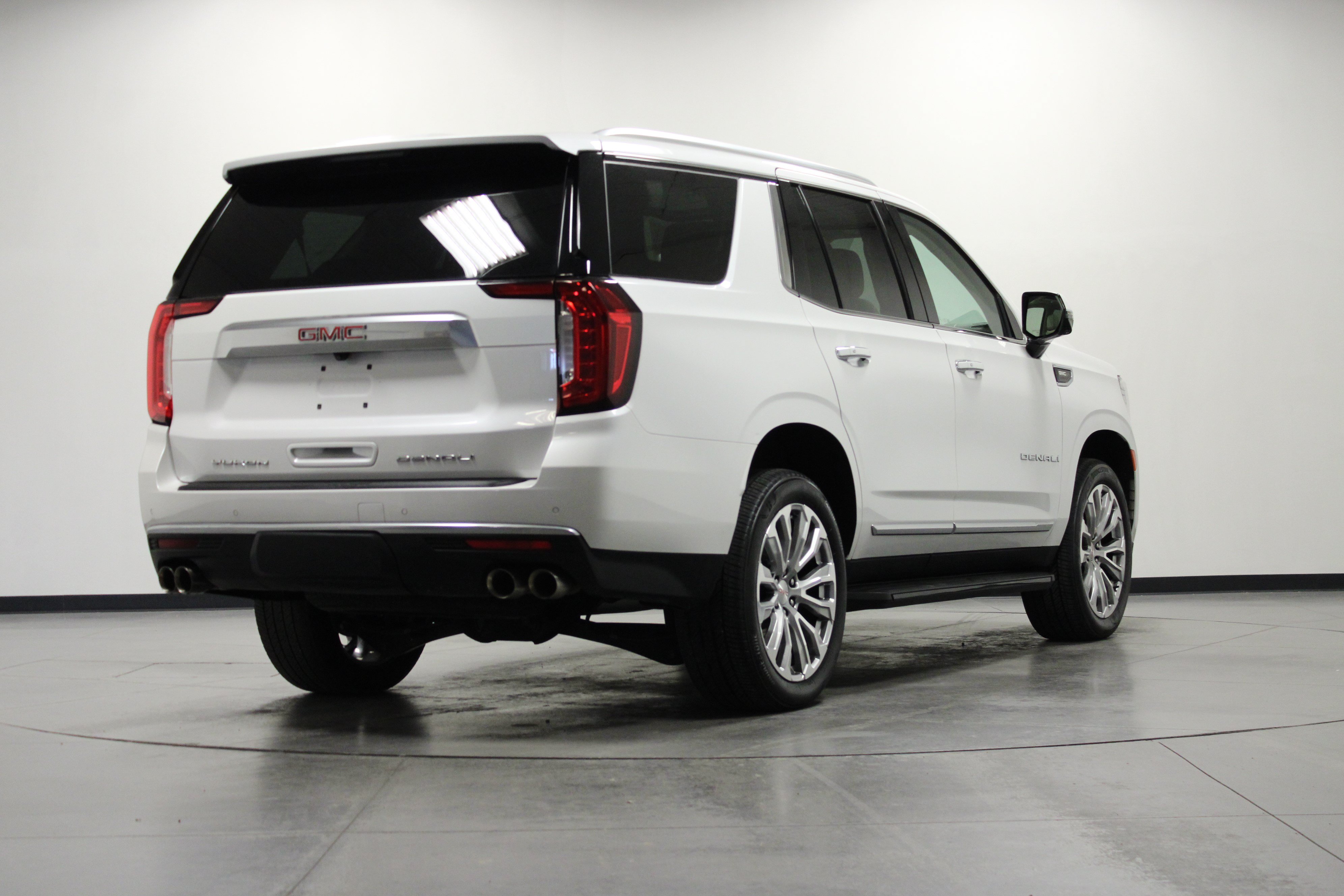 Used 2024 GMC Yukon Denali AWD/4WD image 4