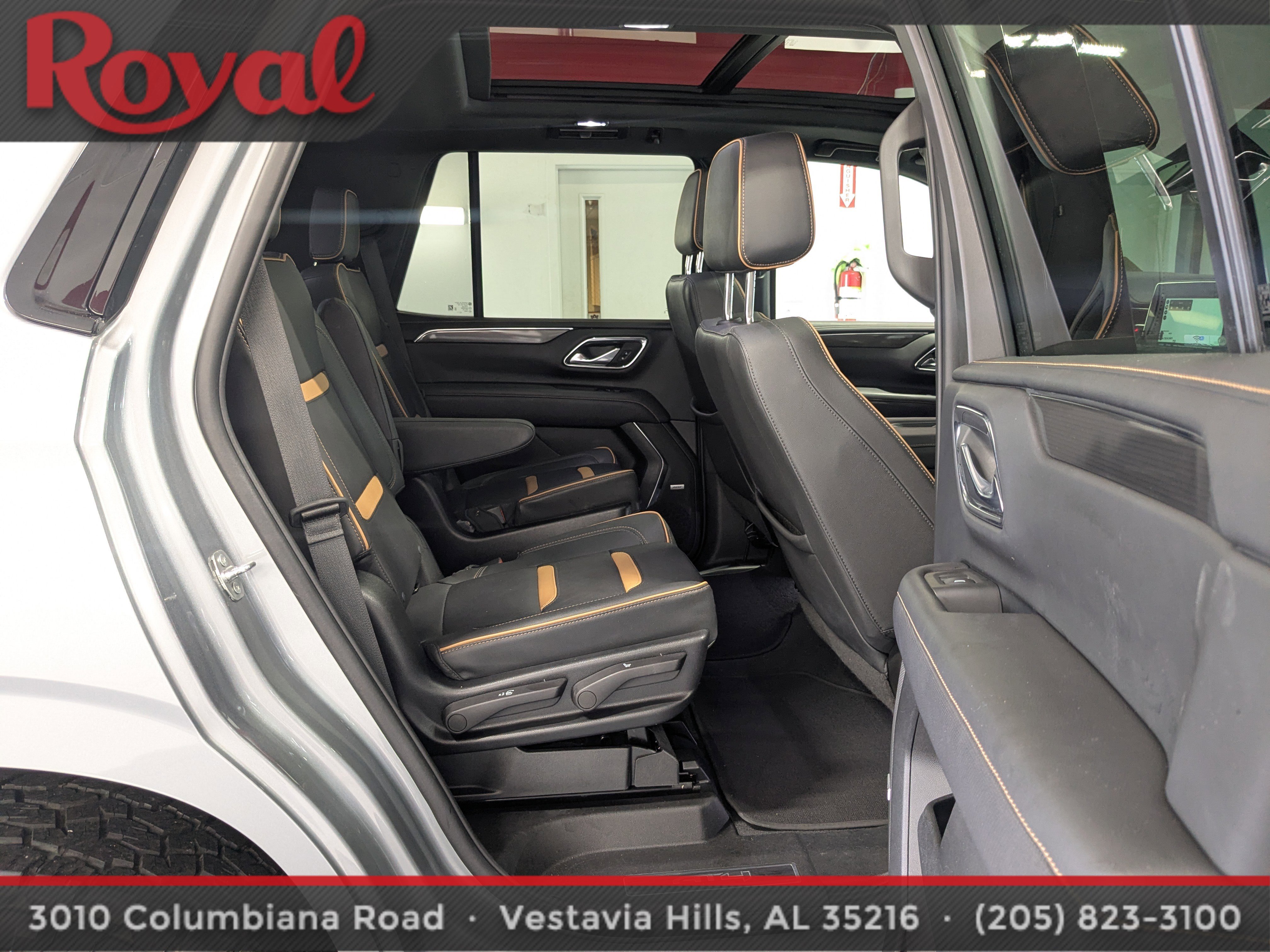 Used 2023 GMC Yukon AT4 w/ Technology Package AWD/4WD image 10