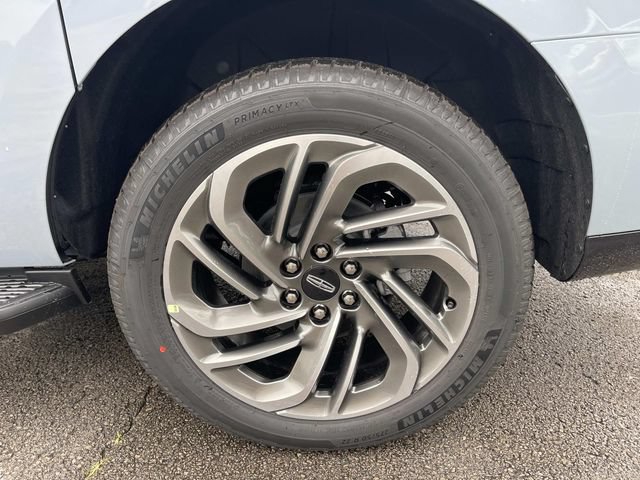 New 2026 Lincoln Navigator L Premier AWD/4WD image 11