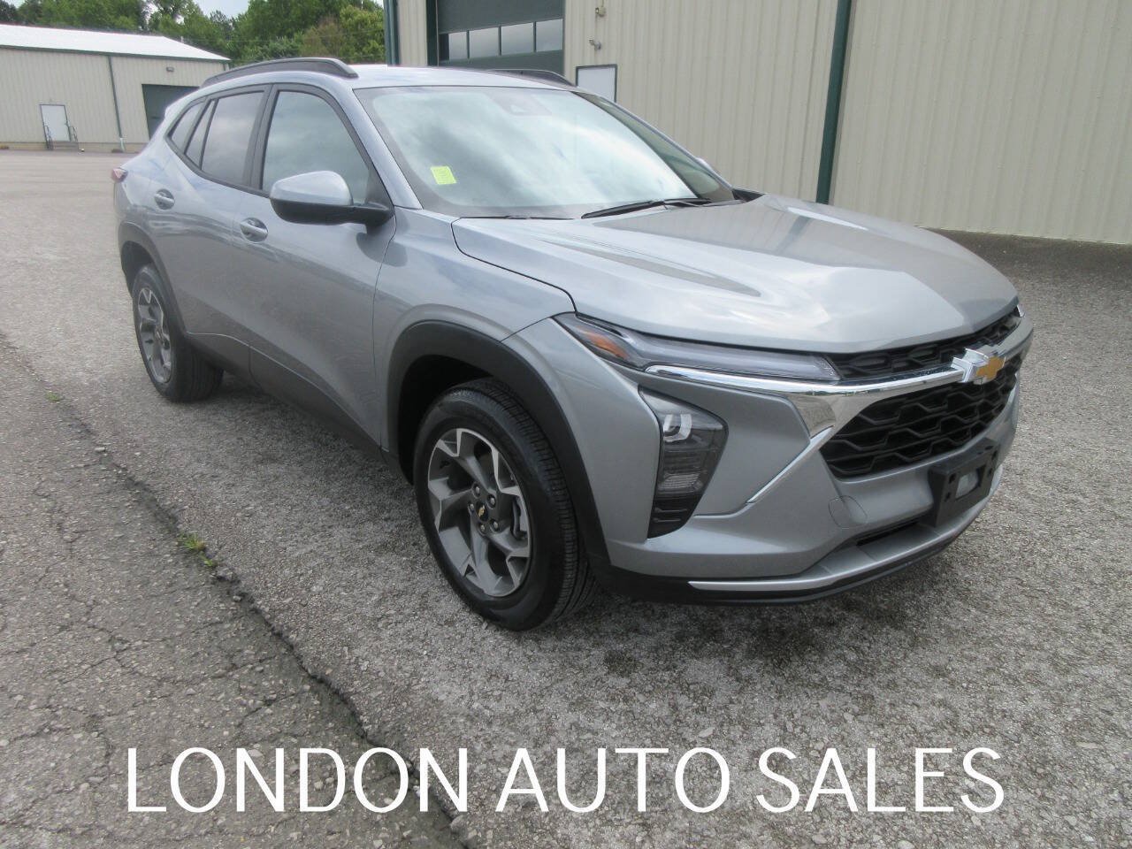 Used 2026 Chevrolet Trax LT FWD image 8