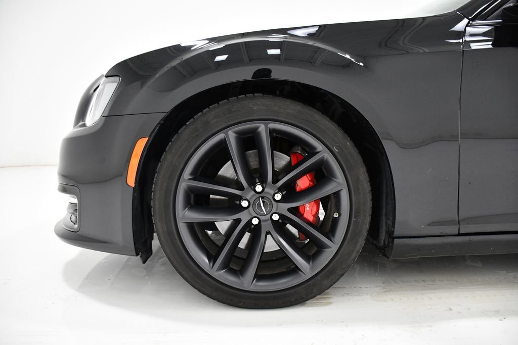 Used 2023 Chrysler 300 C RWD image 7