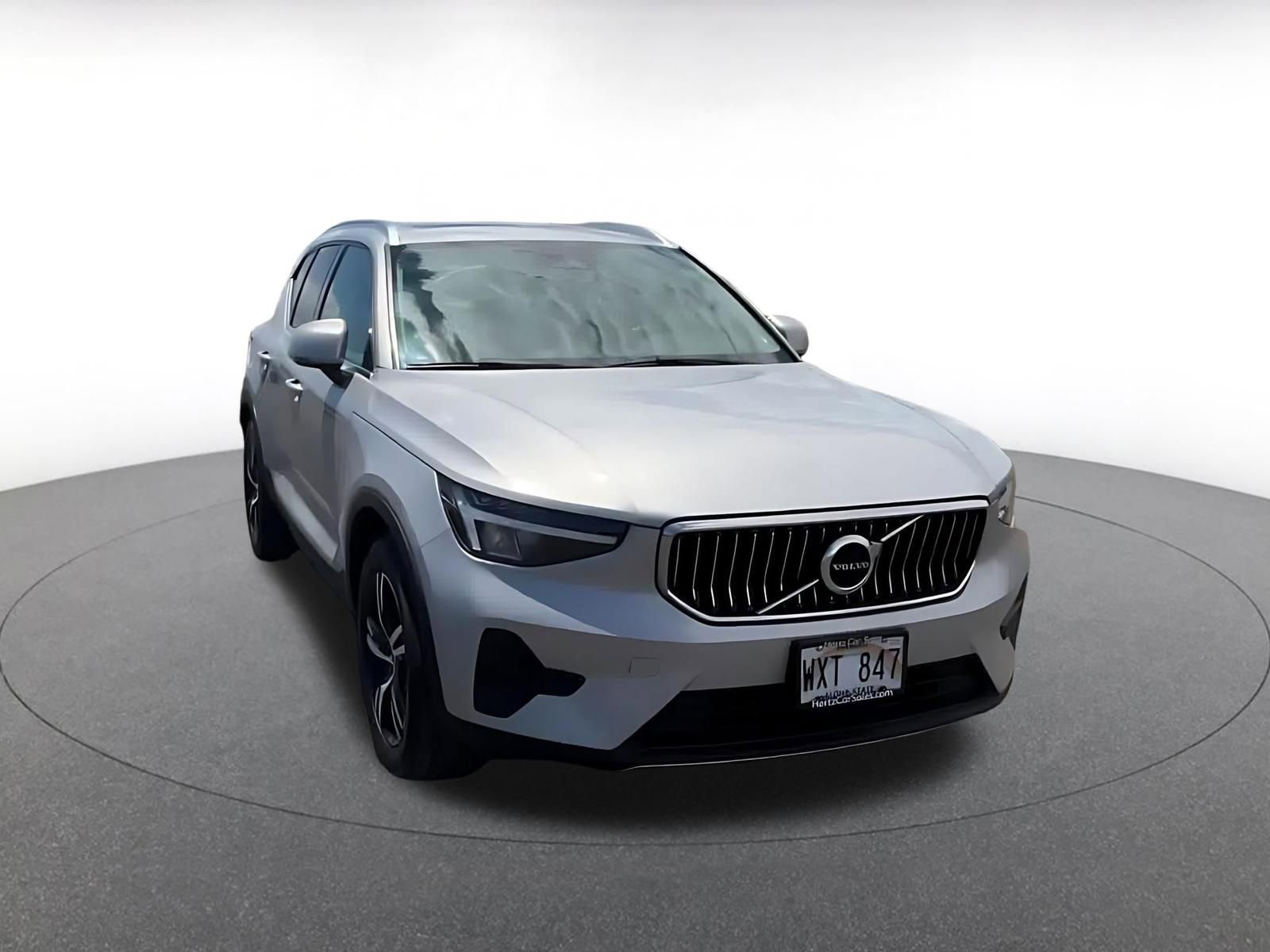 Used 2024 Volvo XC40 B5 Core AWD/4WD image 3