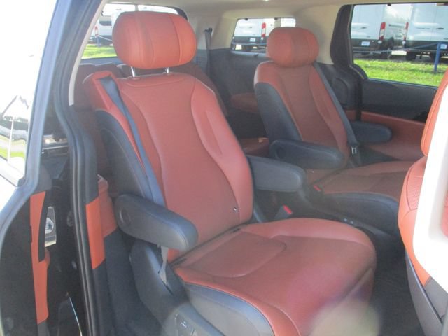 Used 2025 Kia Carnival SX Prestige FWD image 10
