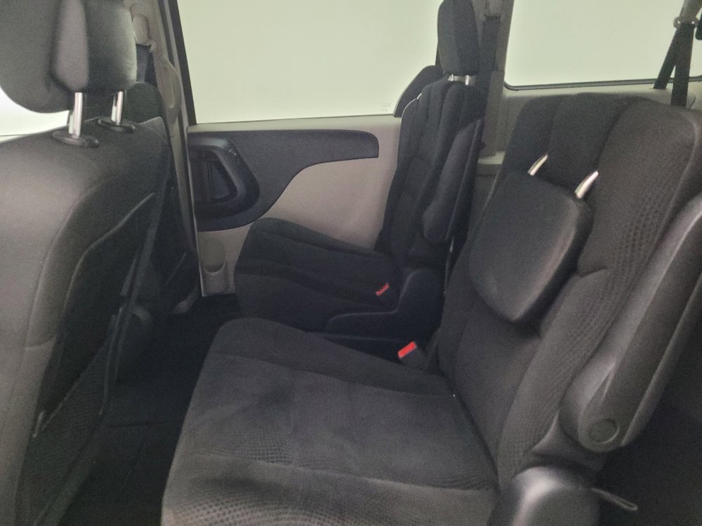 Used 2019 Dodge Grand Caravan SE w/ UConnect Hands-Free Group FWD image 18