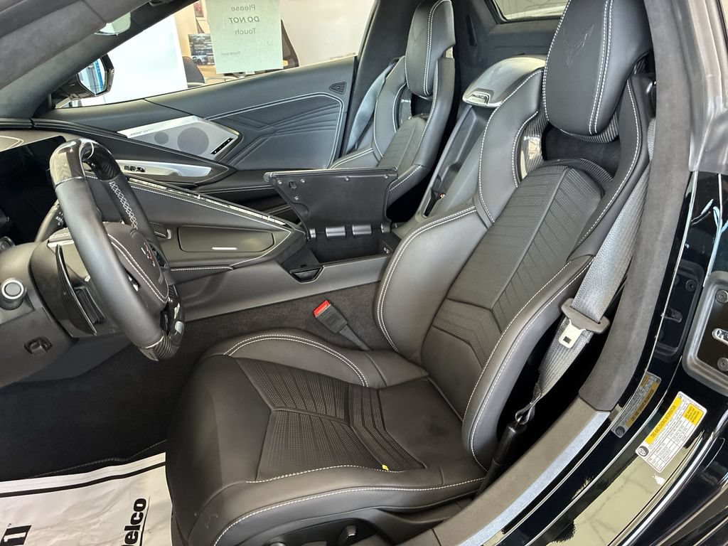 Used 2025 Chevrolet Corvette Z06 RWD image 11