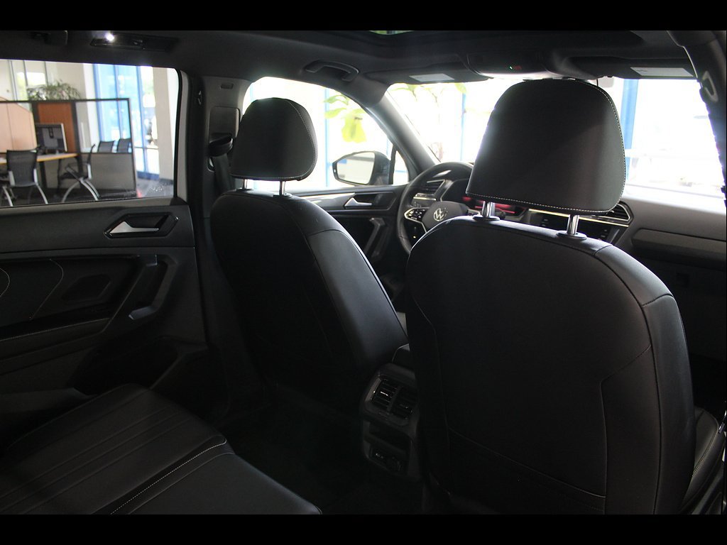 Used 2022 Volkswagen Tiguan SE R-Line AWD/4WD image 19
