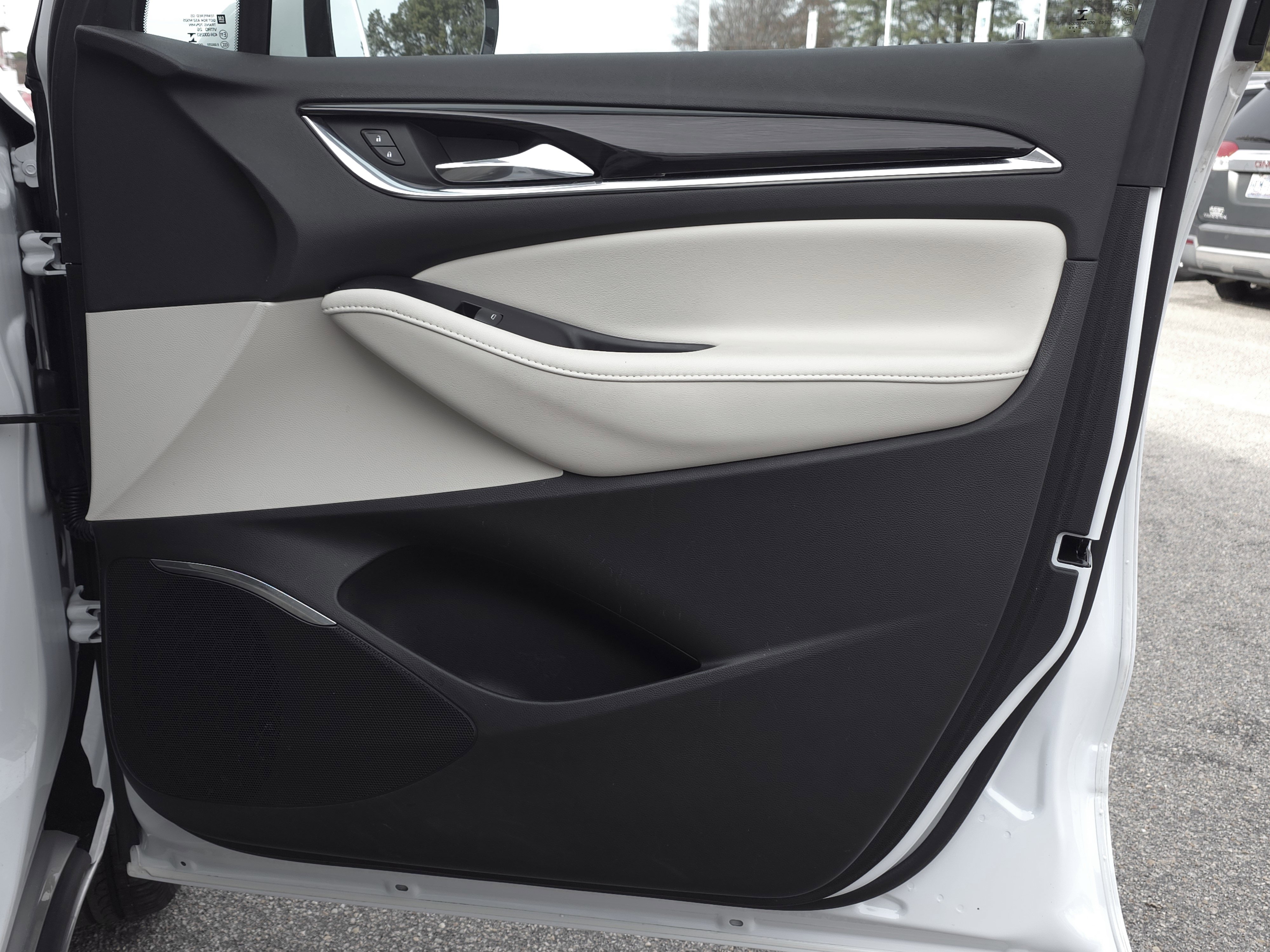 Used 2023 Buick Enclave Essence image 44