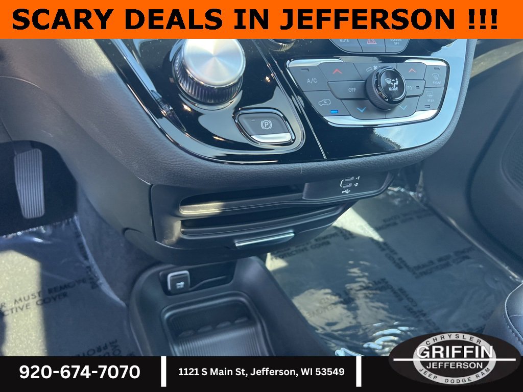 New 2026 Chrysler Pacifica Select image 30