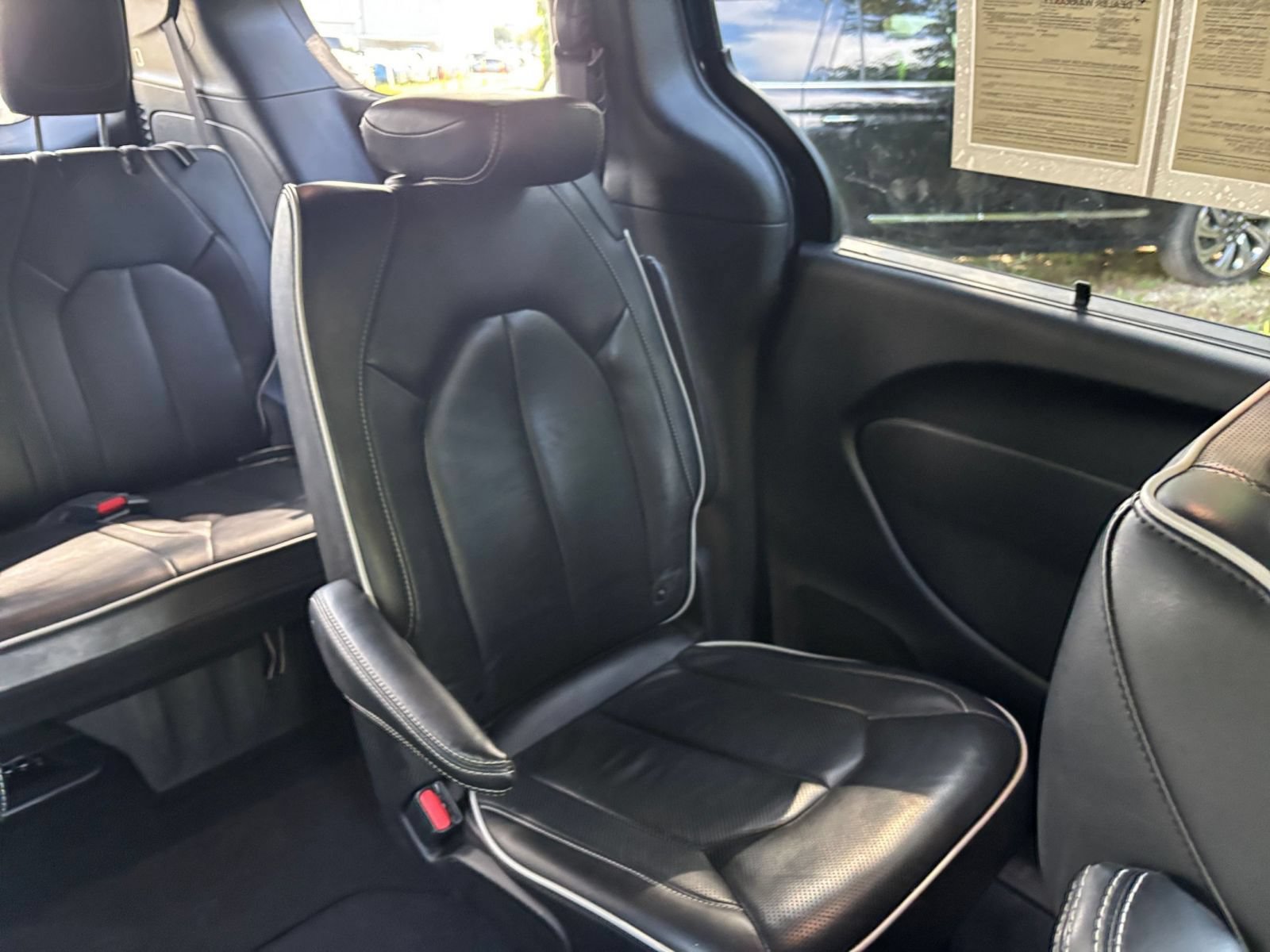 Used 2025 Chrysler Pacifica Limited FWD image 41