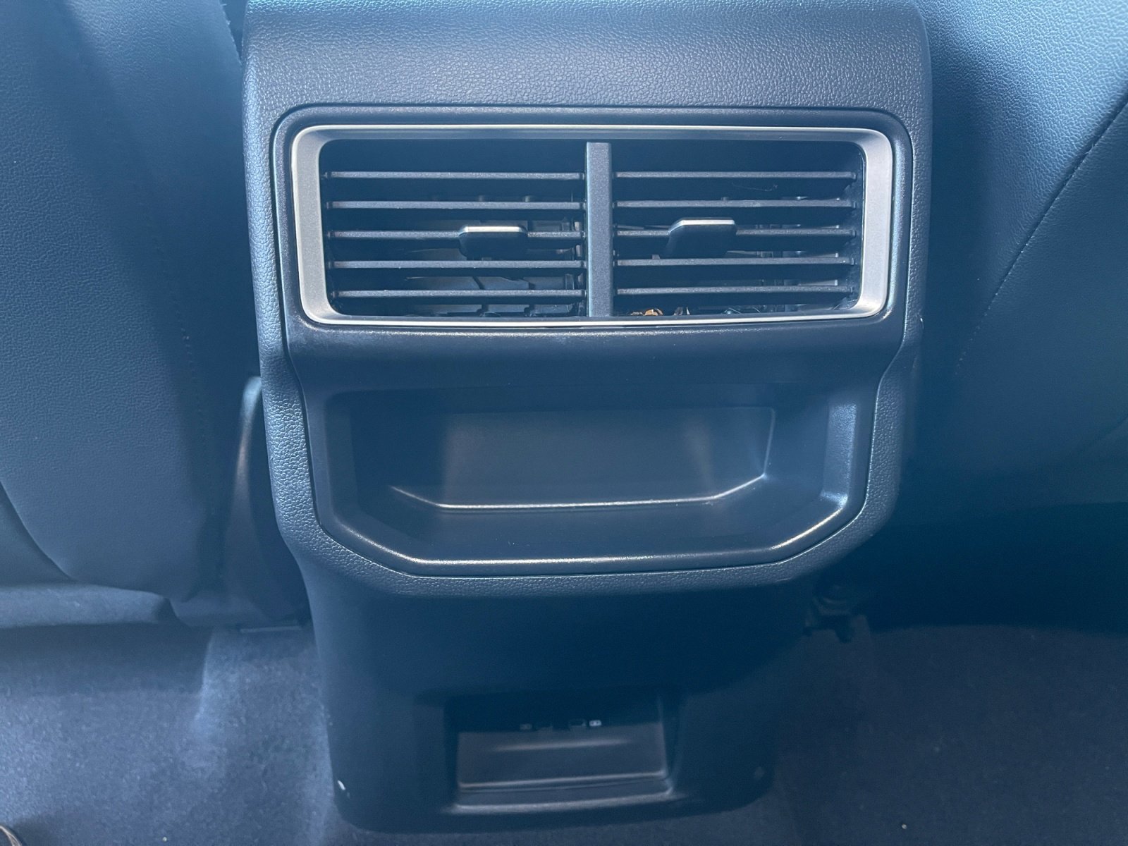 Used 2024 Volkswagen Atlas Cross Sport SE image 20