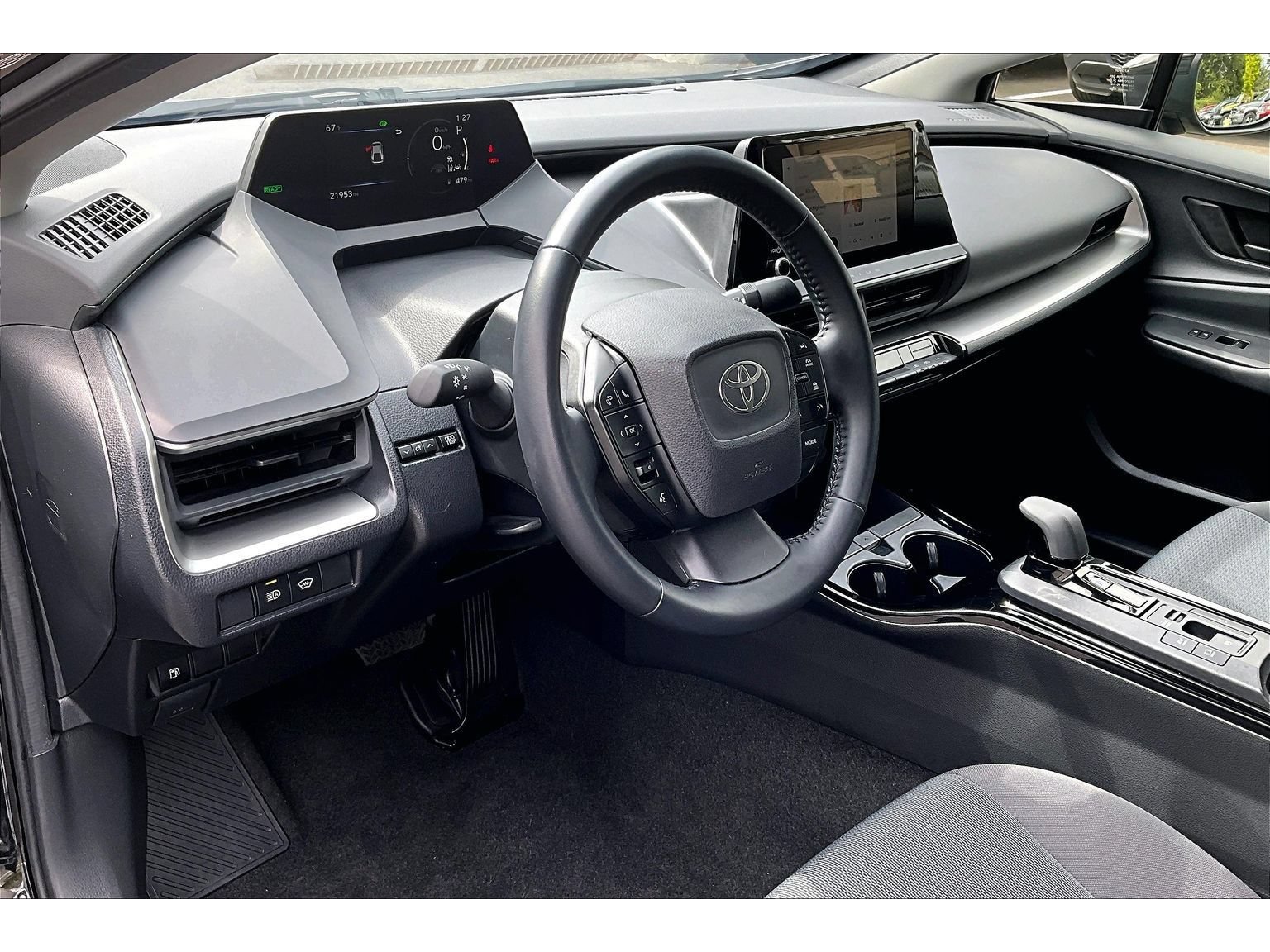 Used 2025 Toyota Prius LE FWD image 14