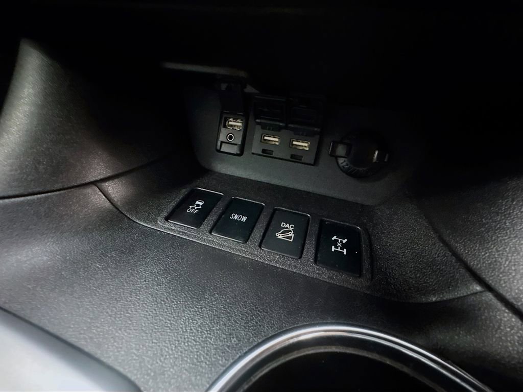 Used 2019 Toyota Highlander Plus AWD/4WD image 40