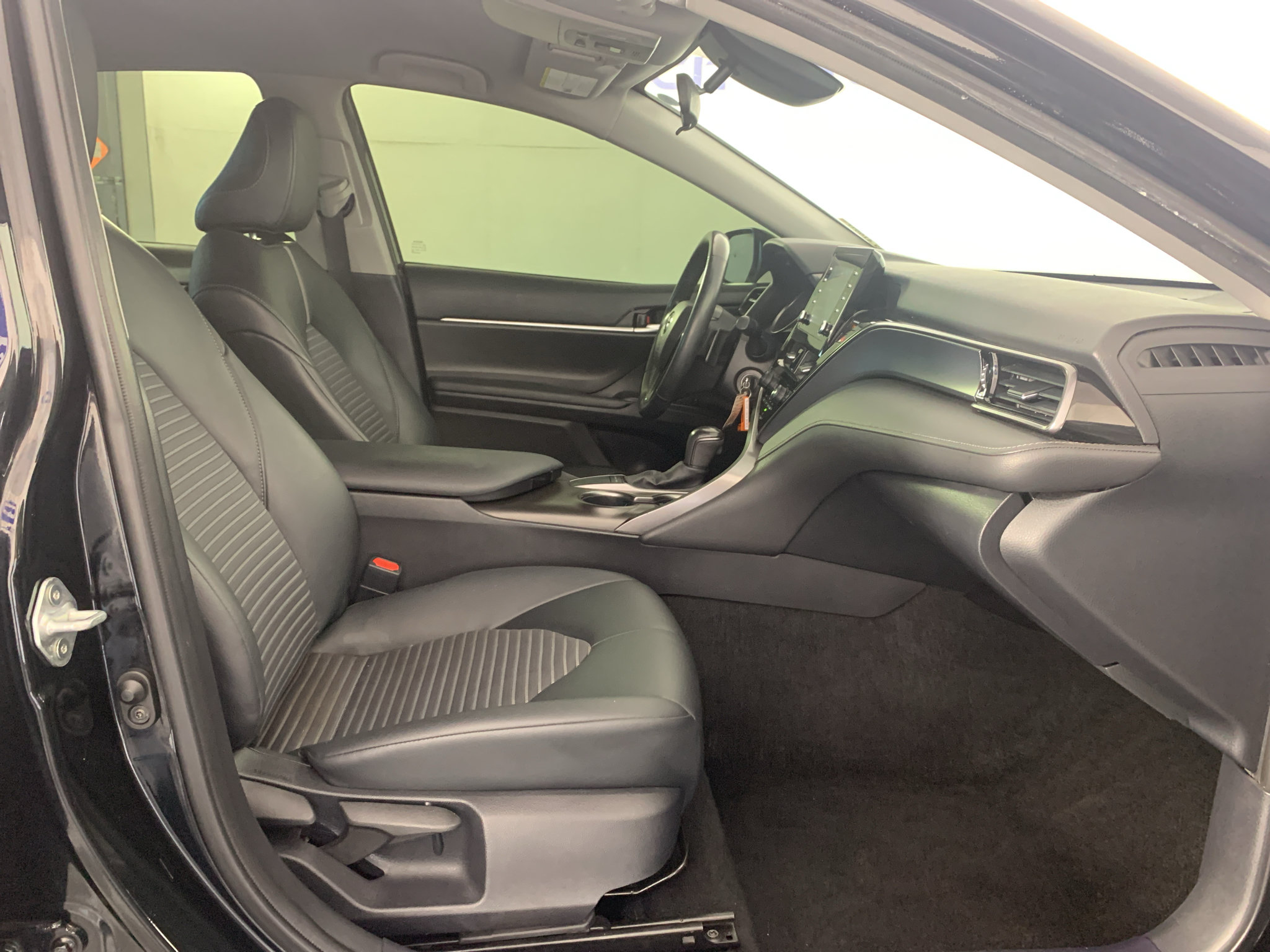 Used 2023 Toyota Camry SE FWD image 38