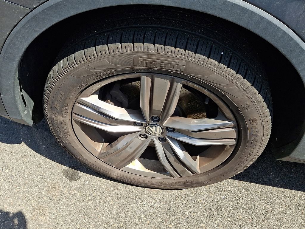 Certified 2020 Volkswagen Tiguan SEL image 4