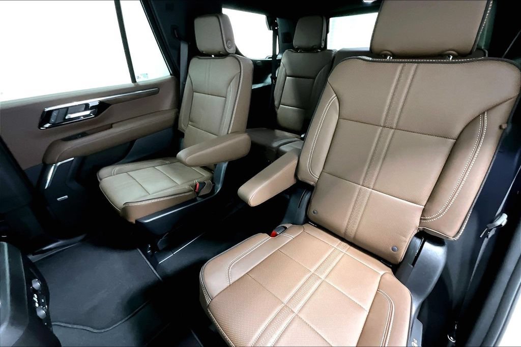 Used 2025 Chevrolet Tahoe High Country AWD/4WD image 31