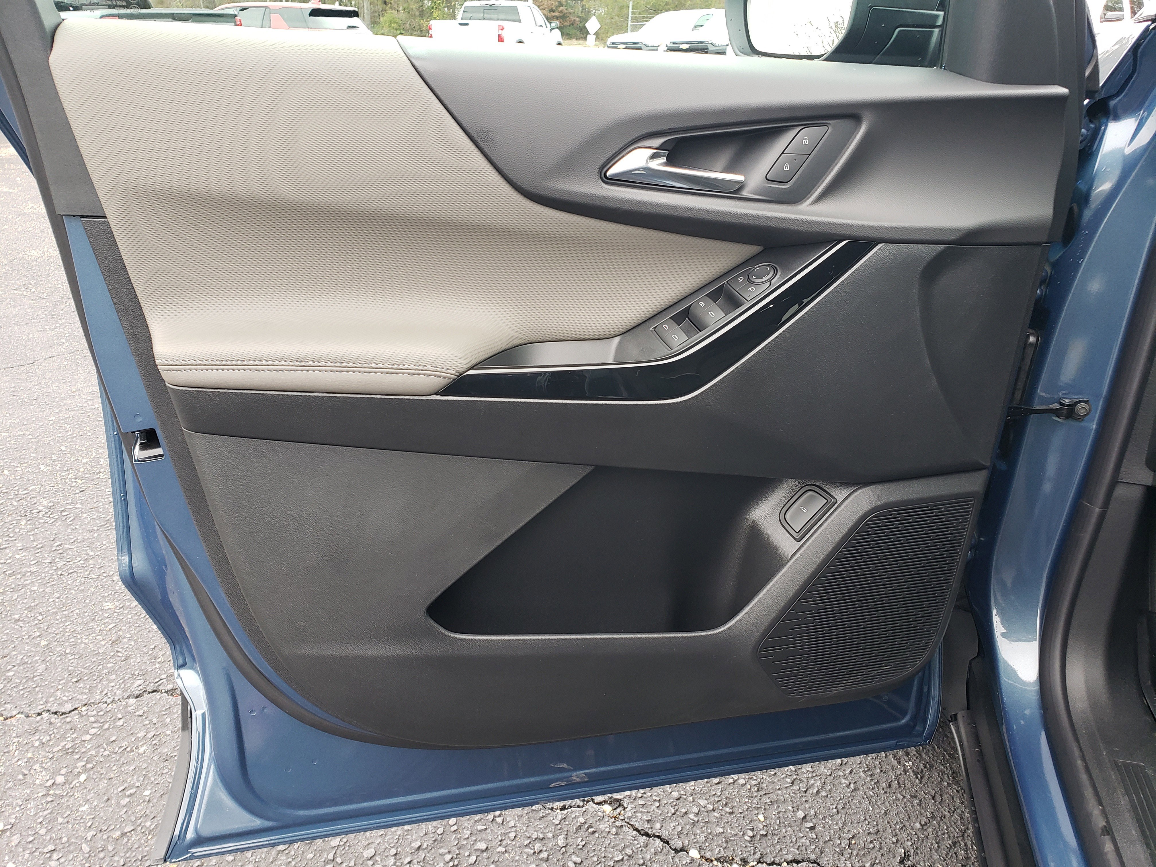 New 2026 Chevrolet Equinox LT w/ Convenience Package II image 13