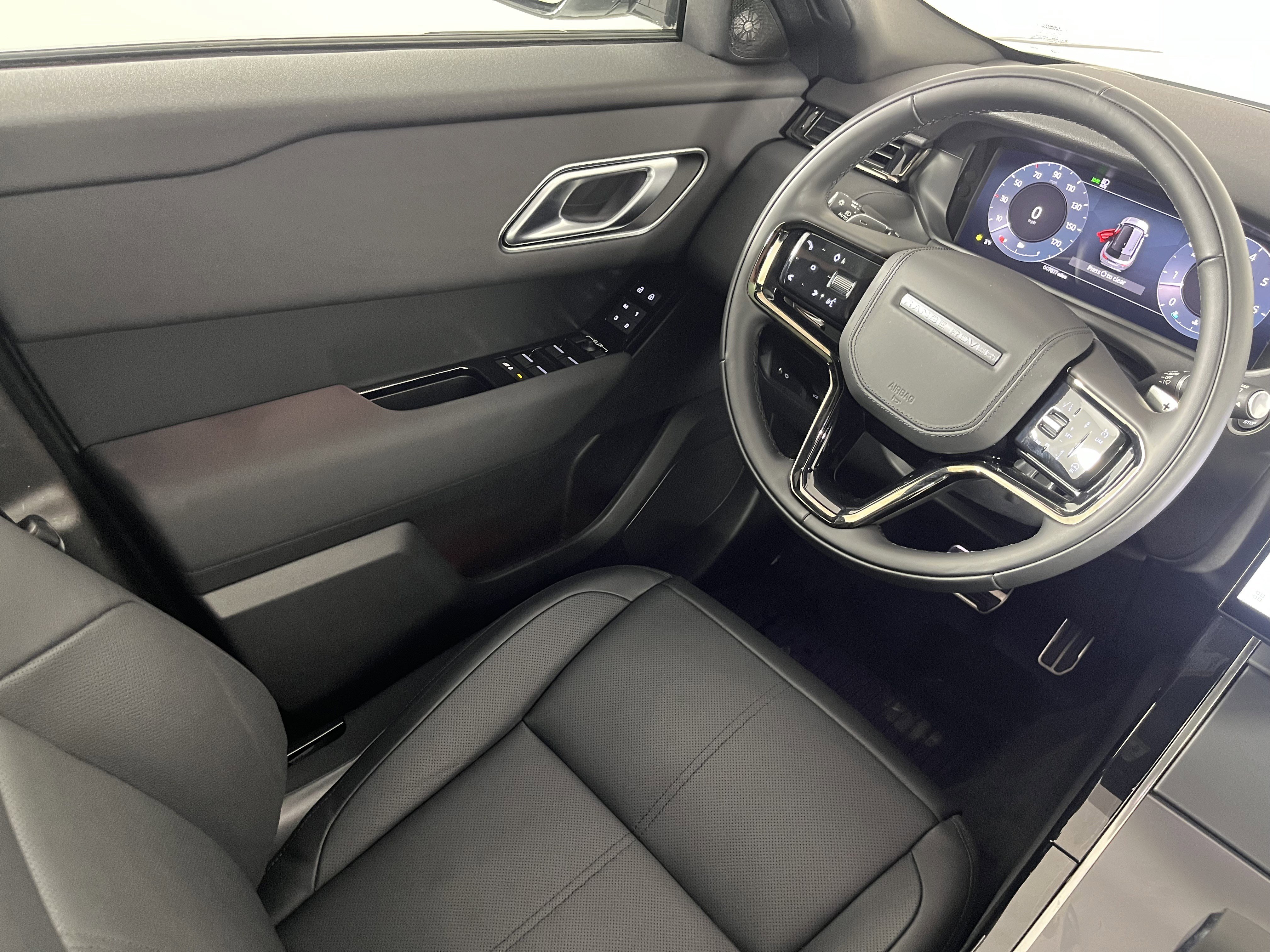 Used 2024 Land Rover Range Rover Velar Dynamic SE image 9