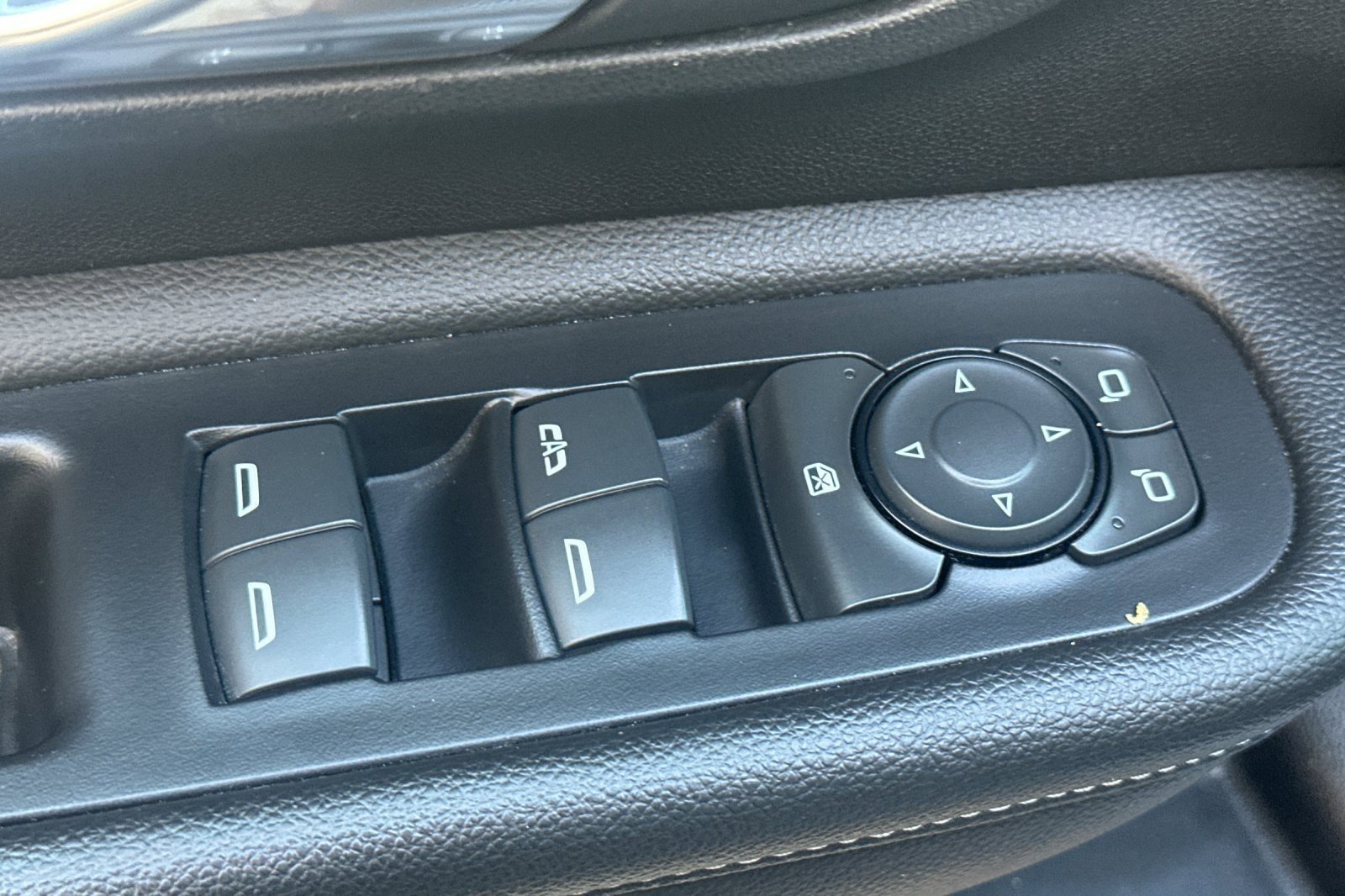 Used 2024 GMC Terrain SLE w/ Elevation Edition image 12