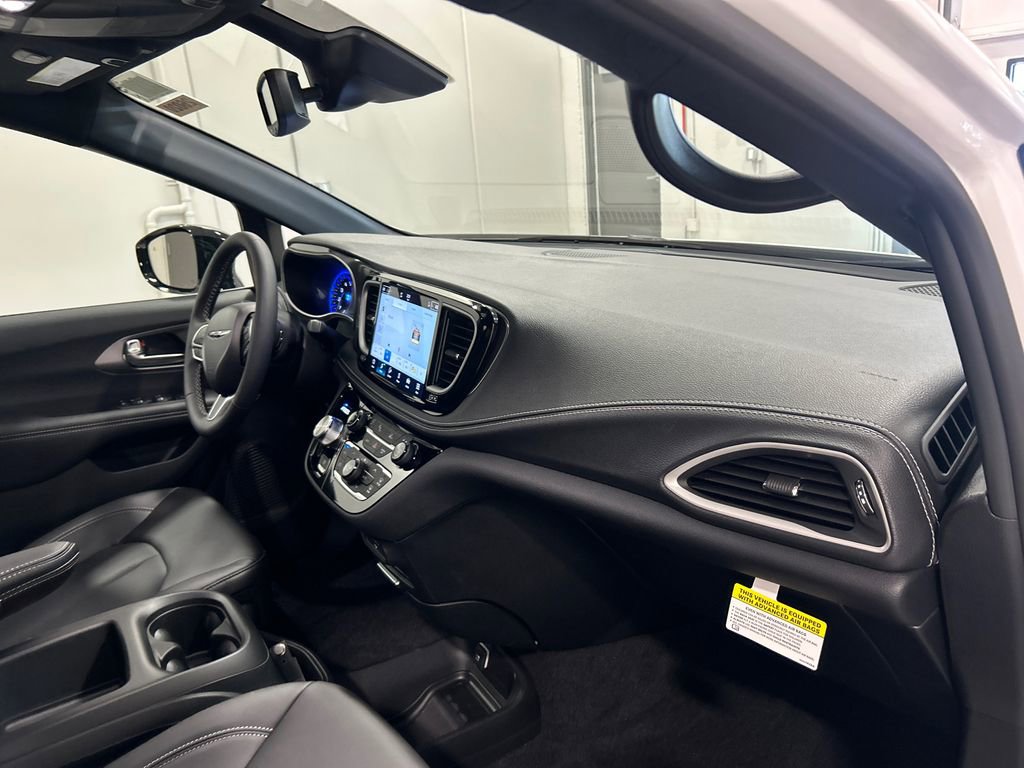 New 2026 Chrysler Pacifica Select image 35