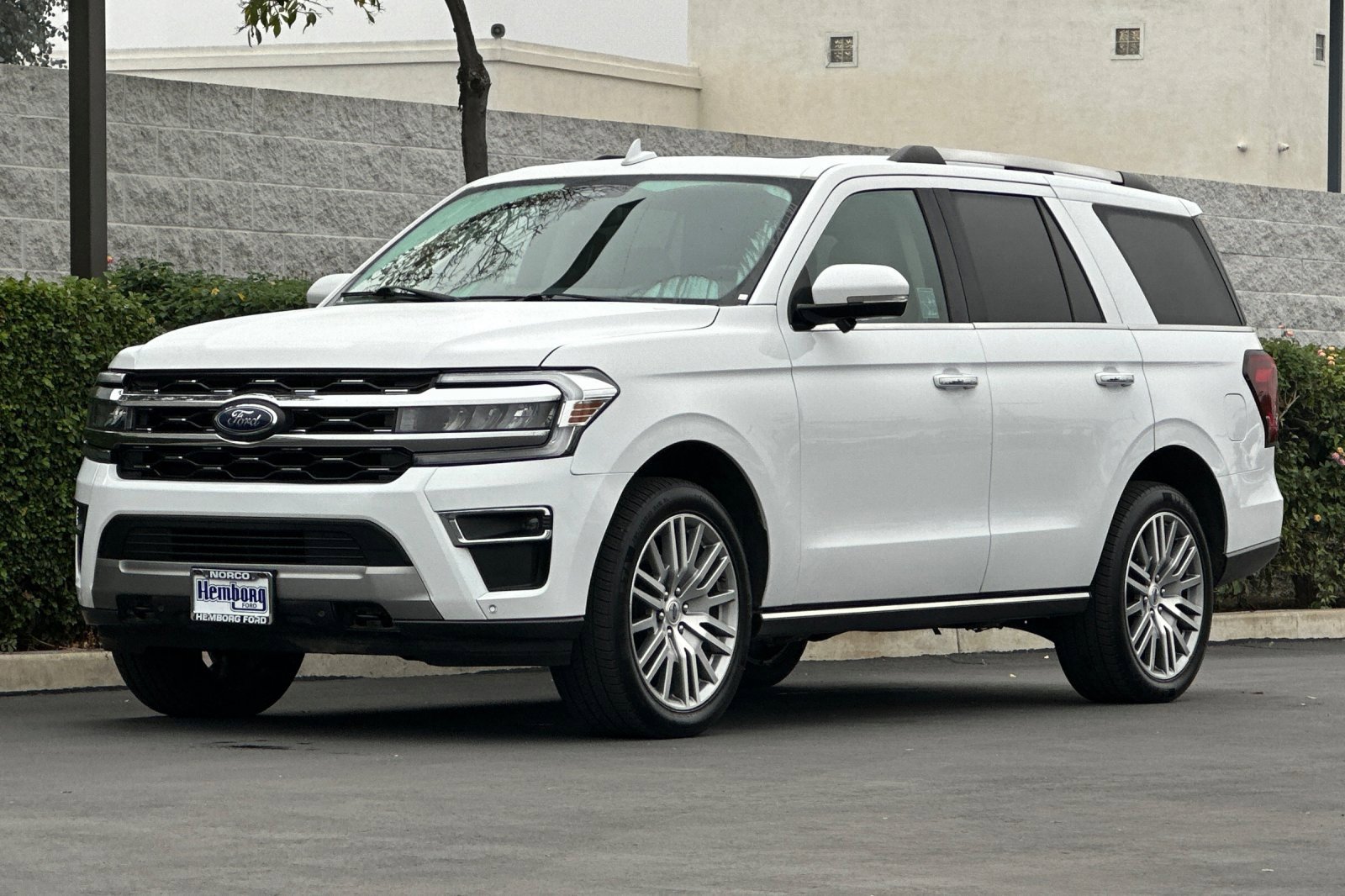 Used 2023 Ford Expedition Limited image 8