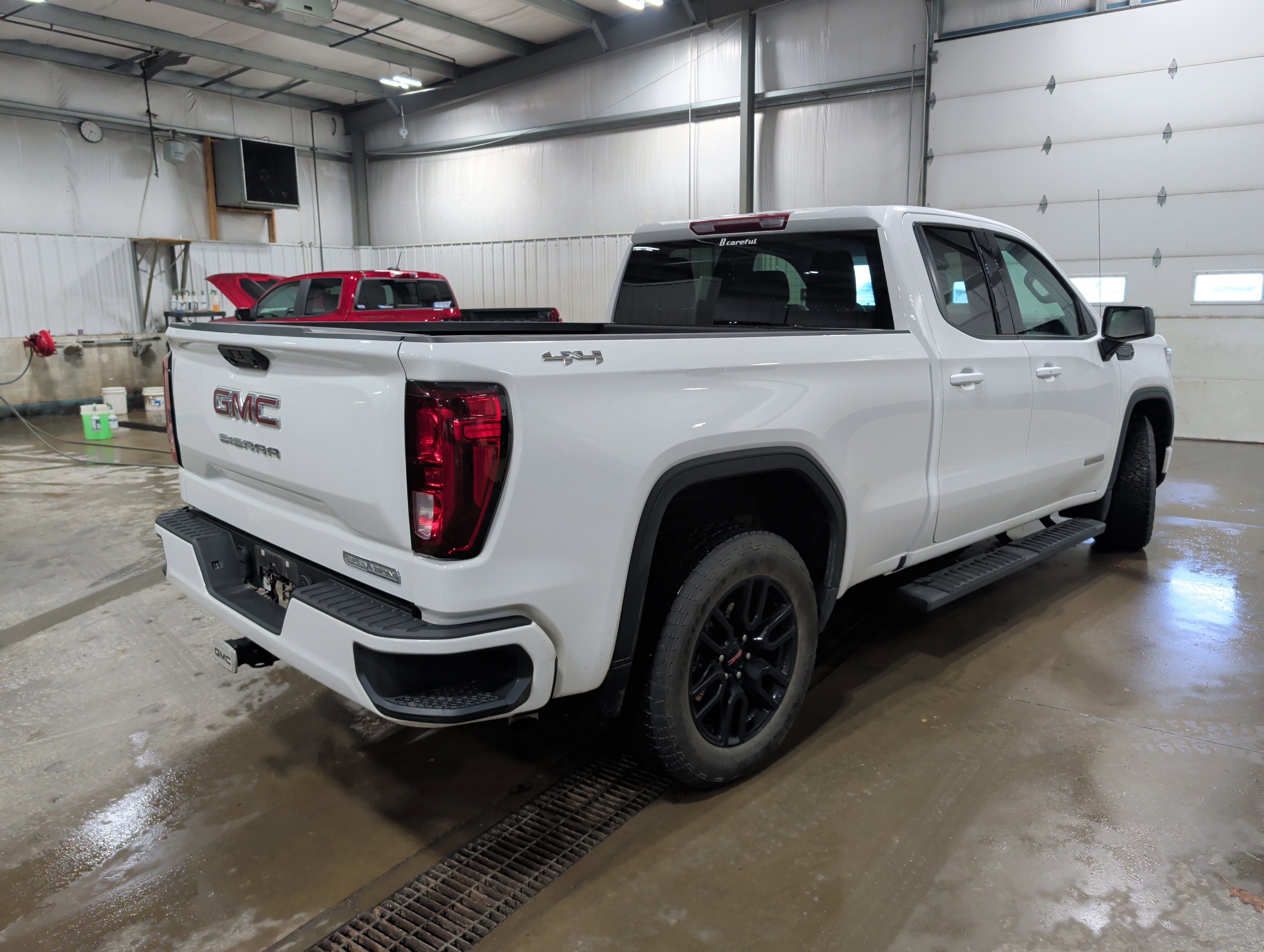 Used 2023 GMC Sierra 1500 Elevation image 3