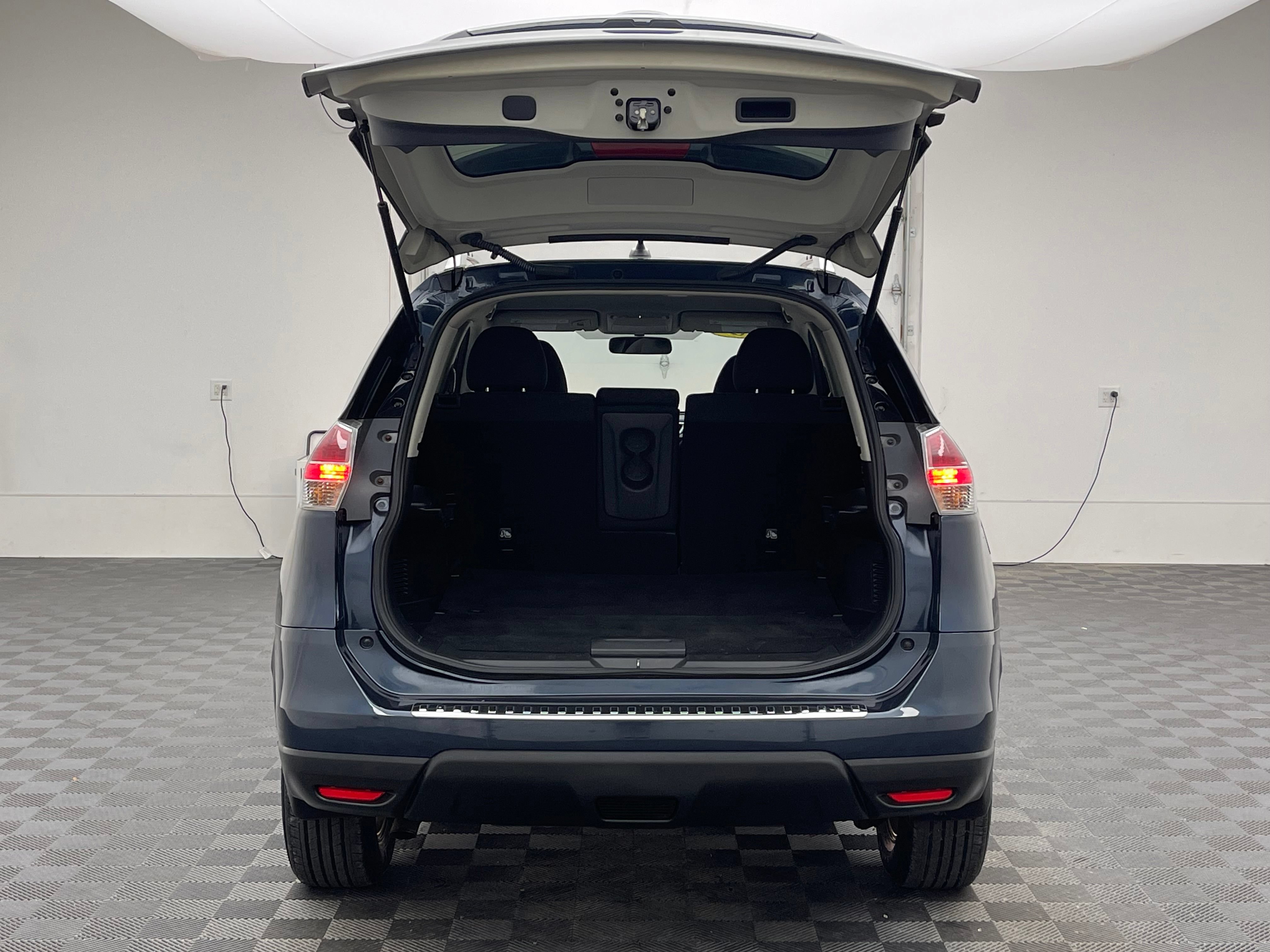 Used 2016 Nissan Rogue SV AWD/4WD image 8