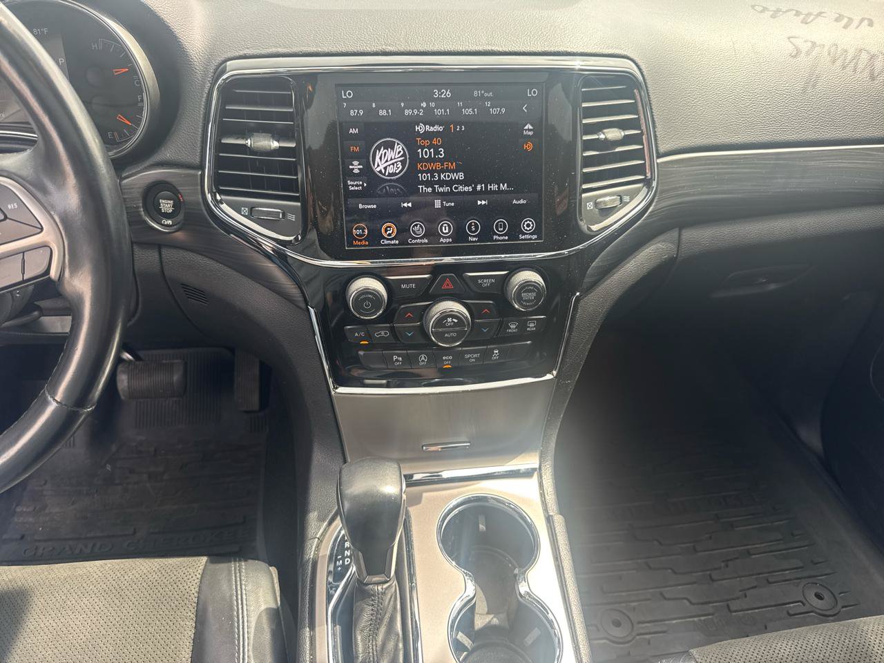 Used 2021 Jeep Grand Cherokee Laredo X AWD/4WD image 10