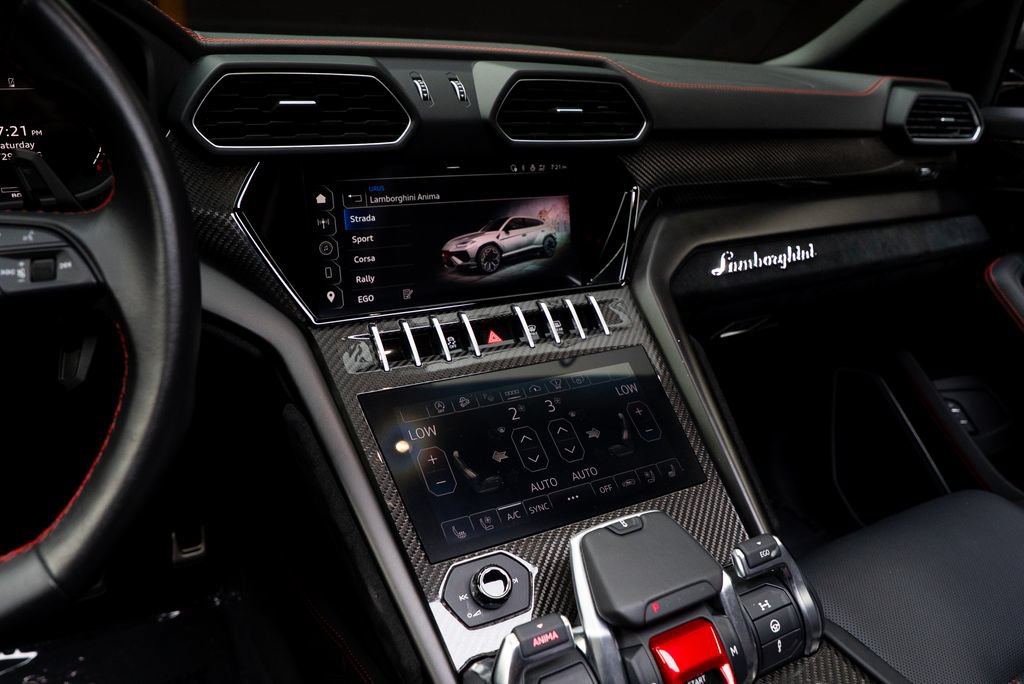 Used 2023 Lamborghini Urus Performante AWD/4WD image 46