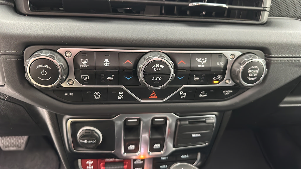 Used 2024 Jeep Wrangler Rubicon AWD/4WD image 17