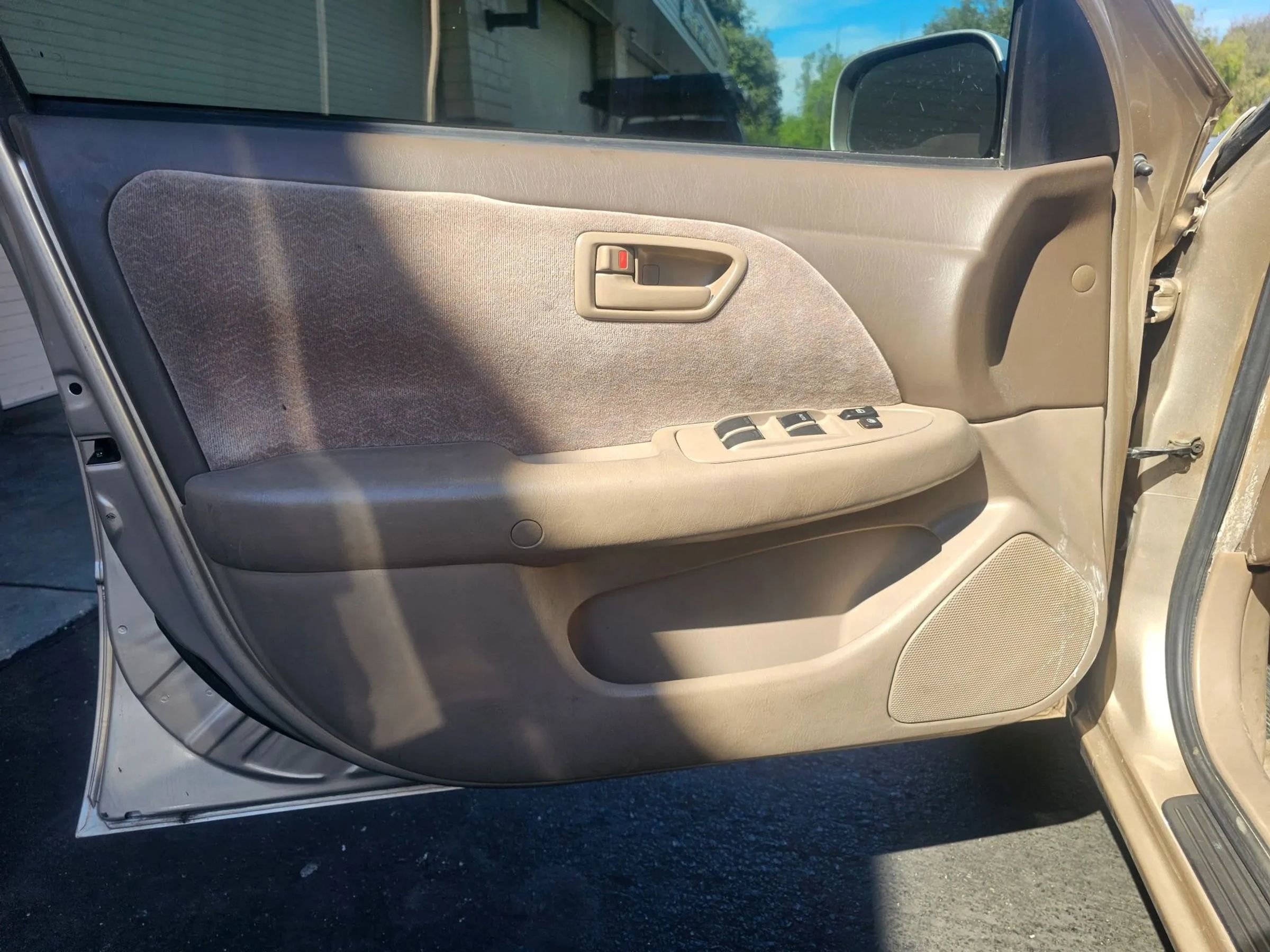 Used 1998 Toyota Camry LE FWD image 10