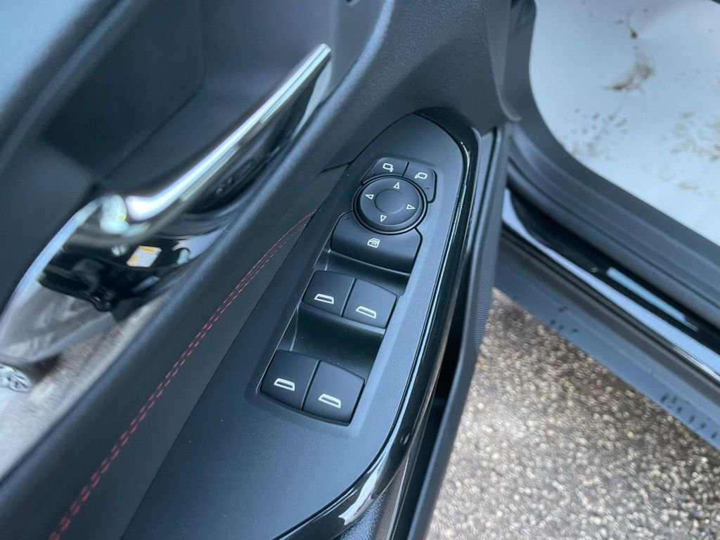 New 2026 Chevrolet Trax RS w/ Sunroof Package image 10