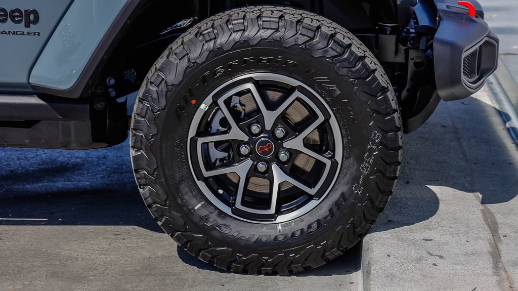 New 2026 Jeep Wrangler Unlimited Rubicon w/ Whitecap Package image 10