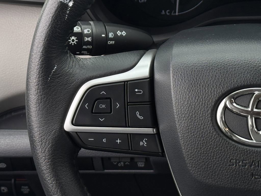 Used 2022 Toyota Sienna XLE FWD image 14
