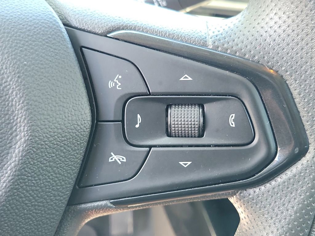 Used 2025 Chevrolet Trax LT FWD image 25