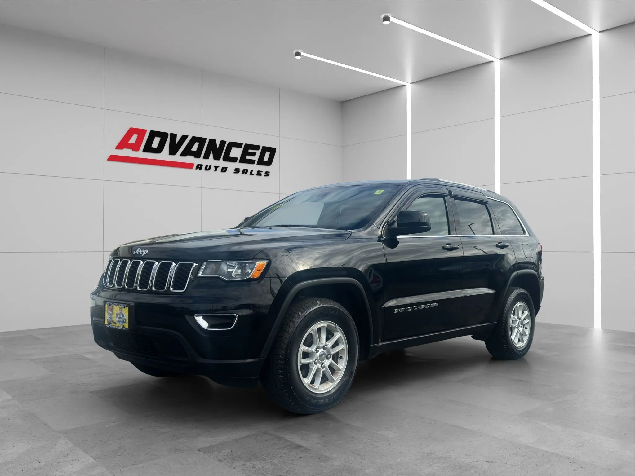 Used 2020 Jeep Grand Cherokee Laredo AWD/4WD image 3