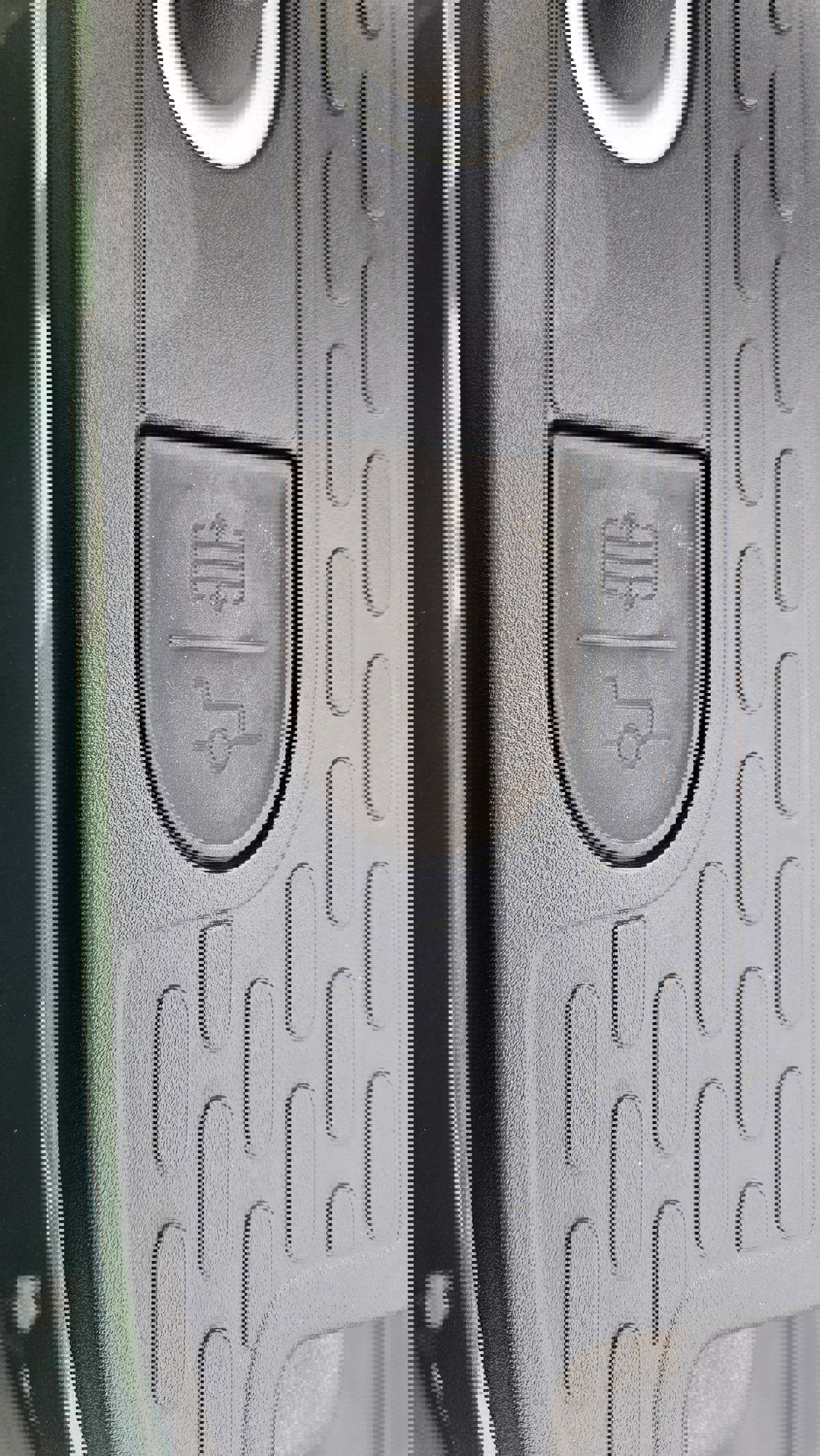 Used 2022 Rivian R1T Adventure image 13