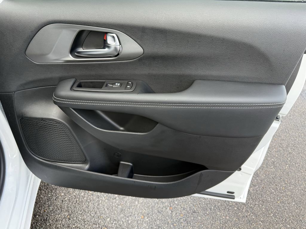 New 2026 Chrysler Pacifica Select image 24