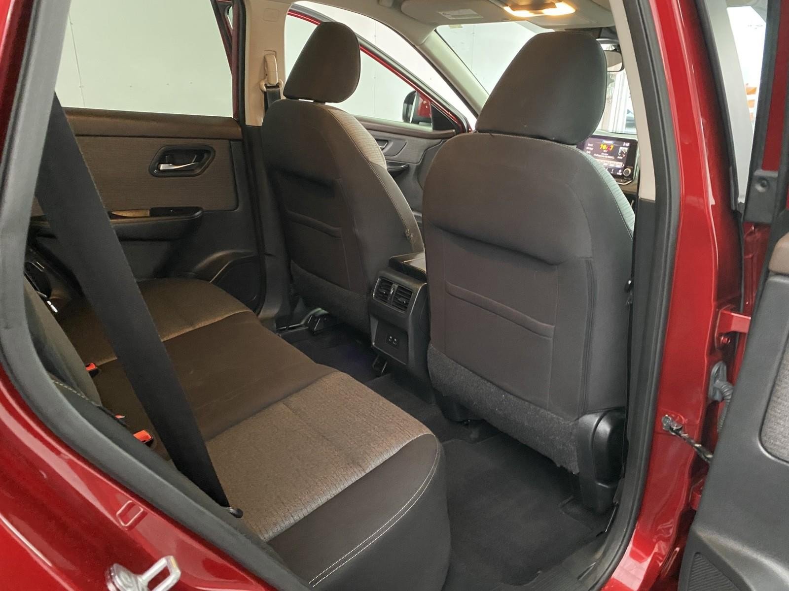 Used 2022 Nissan Rogue SV FWD image 11