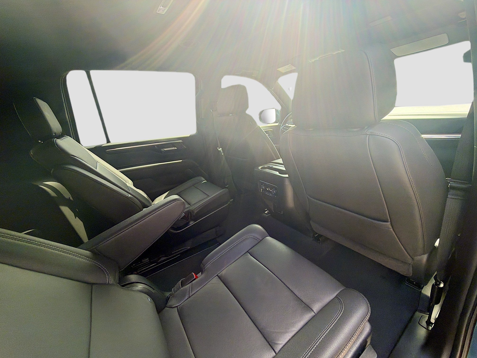 Used 2025 Chevrolet Suburban LT w/ Comfort Package RWD image 27