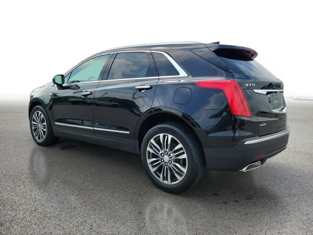 Used 2017 Cadillac XT5 Premium Luxury w/ Driver Assist Package AWD/4WD image 3