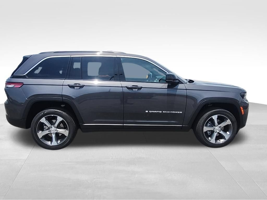 New 2026 Jeep Grand Cherokee Limited w/ Luxury Tech Group II RWD image 35