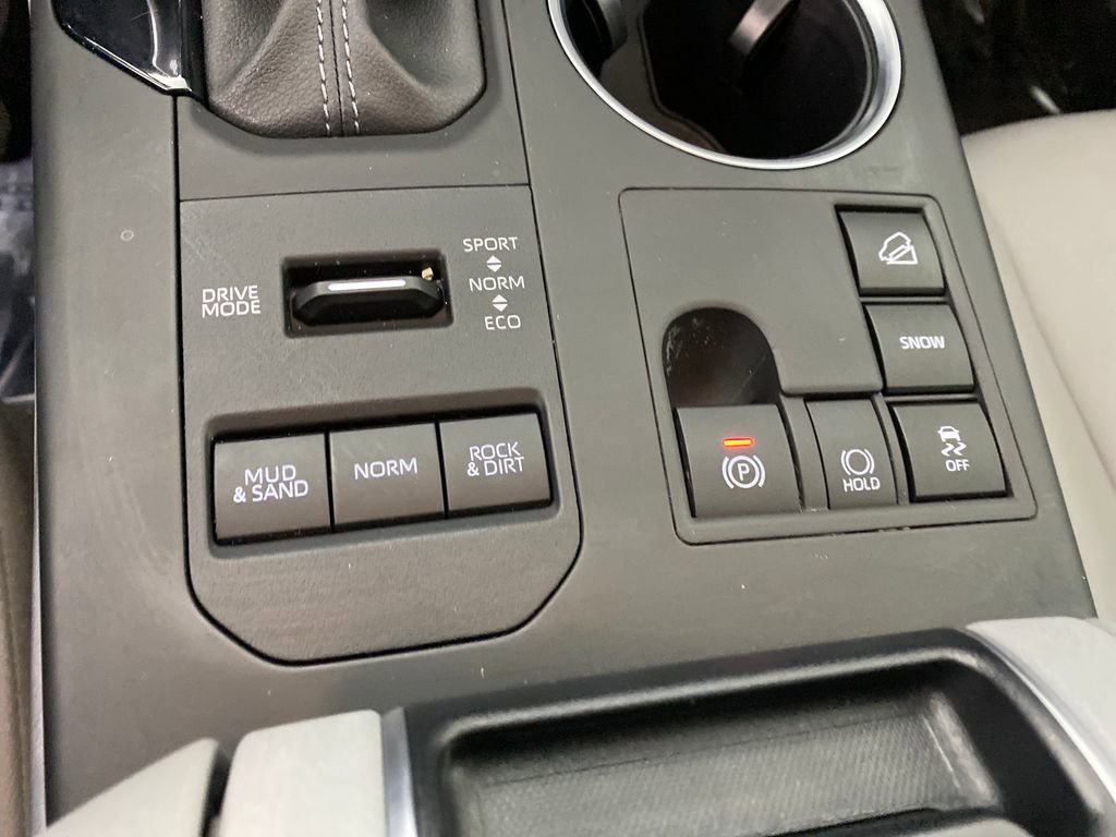 Certified 2024 Toyota Highlander XLE image 25
