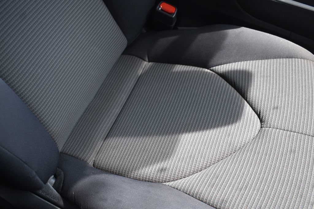 Used 2025 Toyota Highlander LE FWD image 25